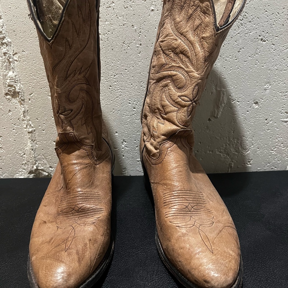 Classic Tan Western Cowboy Boots